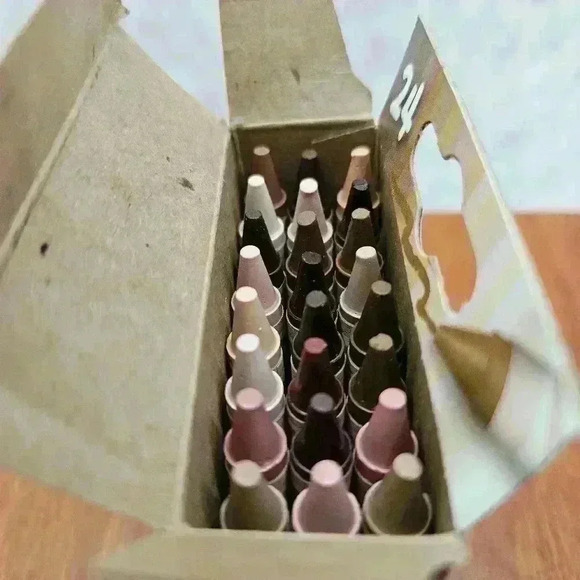 Crayola Colors of the World Multicultural Crayons - 24 Count NIB - Picture 7 of 7